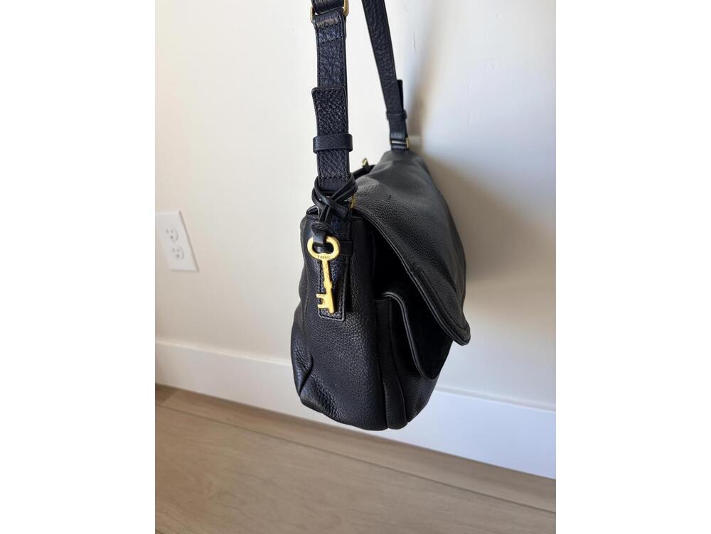 FOSSIL Peyton Double Flap Crossbody Messenger Bag Black pebbled Leather key - Picture 3 of 8